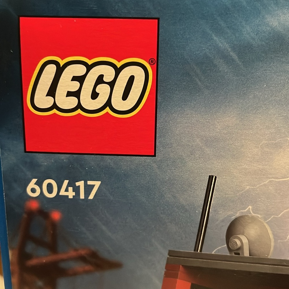 LEGO City Police Speedboat and Crooks' Hideout (60417) - Picture 3 of 8